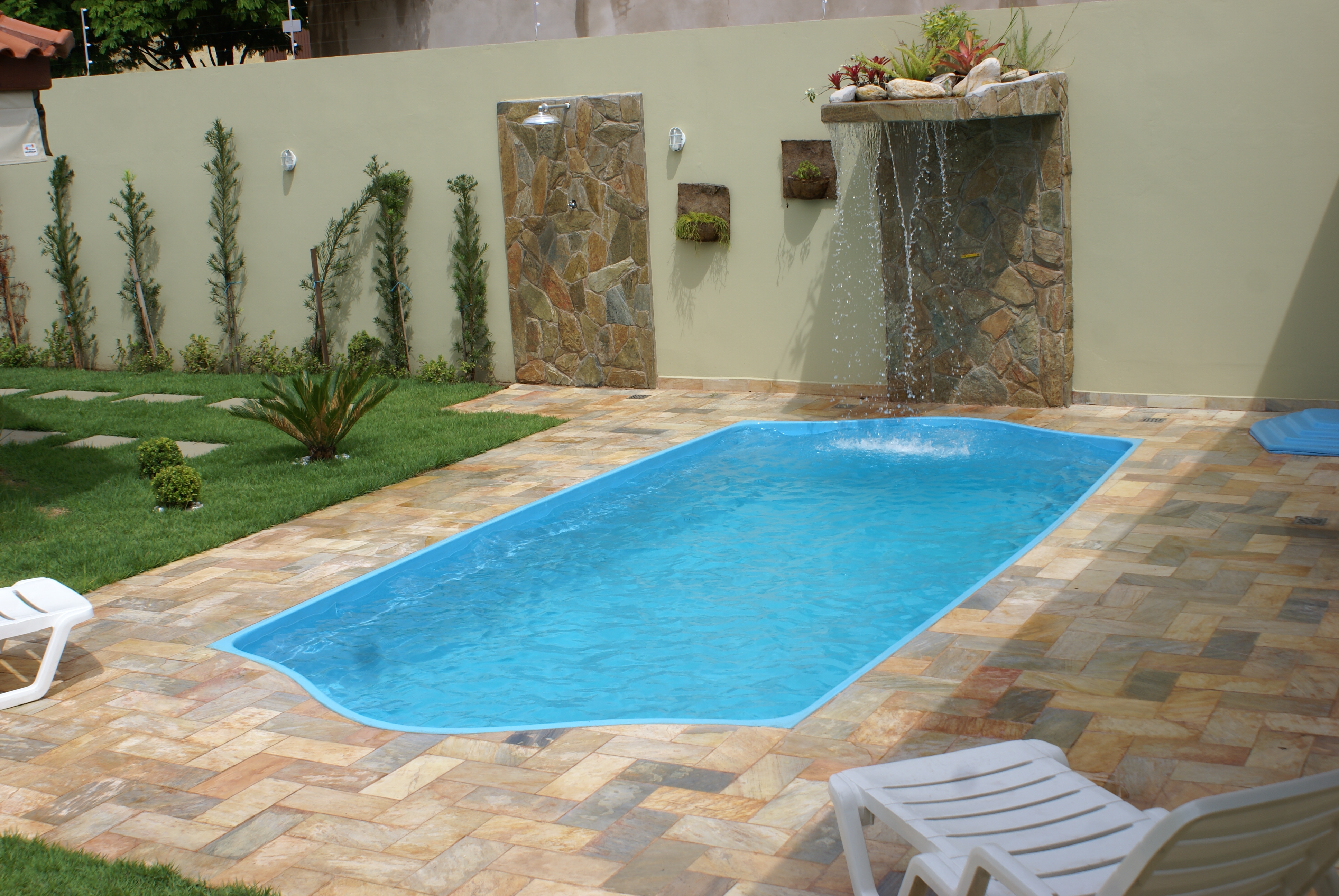 R10 limpeza de piscinas Limpeza de piscinas residência e